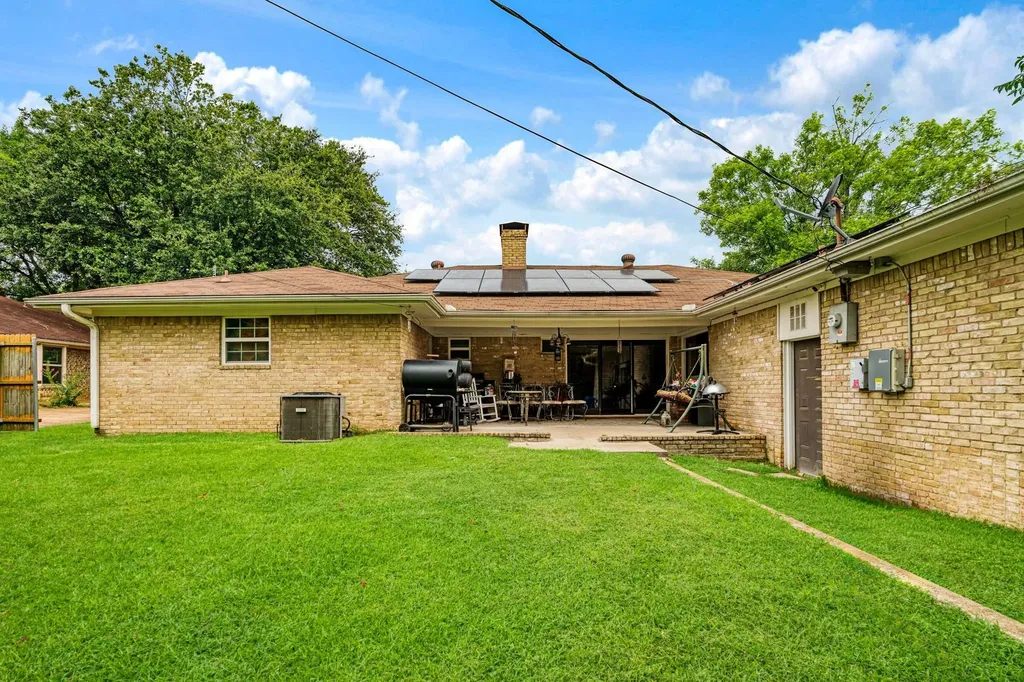 820 NE 32nd Paris TX 75460