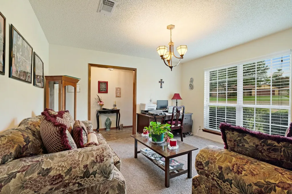 820 NE 32nd Paris TX 75460
