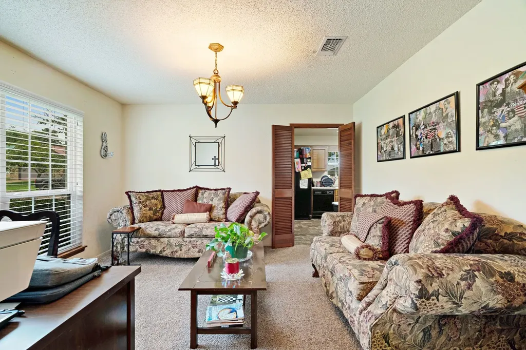 820 NE 32nd Paris TX 75460