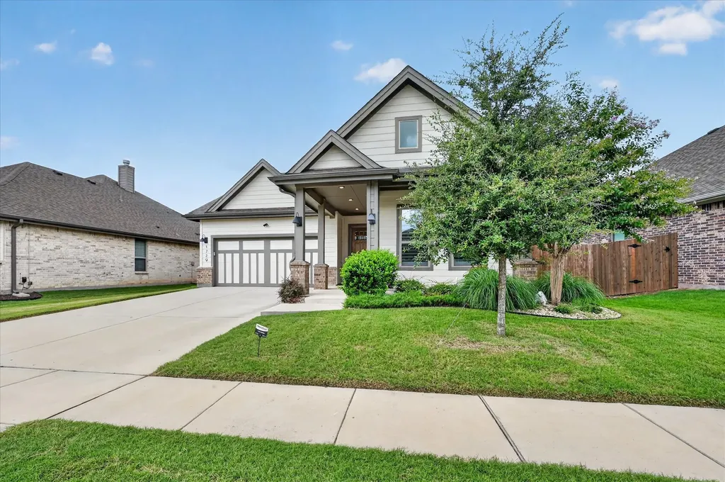 1729 River Bend Road Burleson TX 76028