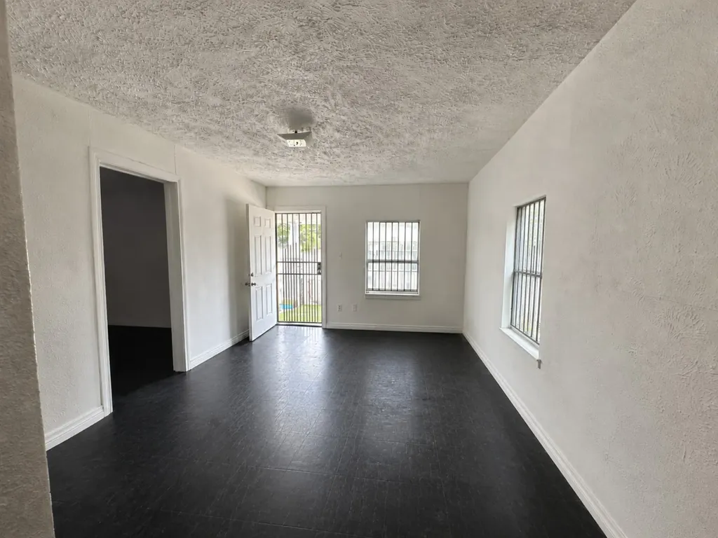 1309 S Riverside Drive Fort Worth TX 76104