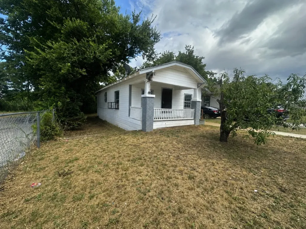 1309 S Riverside Drive Fort Worth TX 76104
