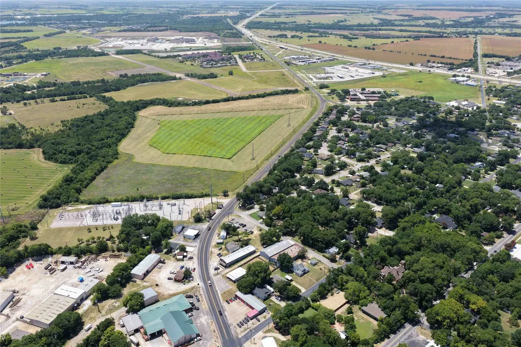 206 S Highway 77 Waxahachie TX 75165