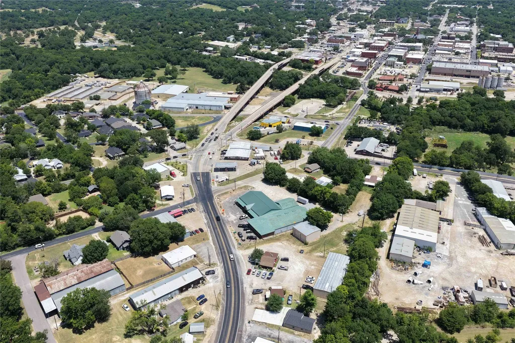 206 S Highway 77 Waxahachie TX 75165