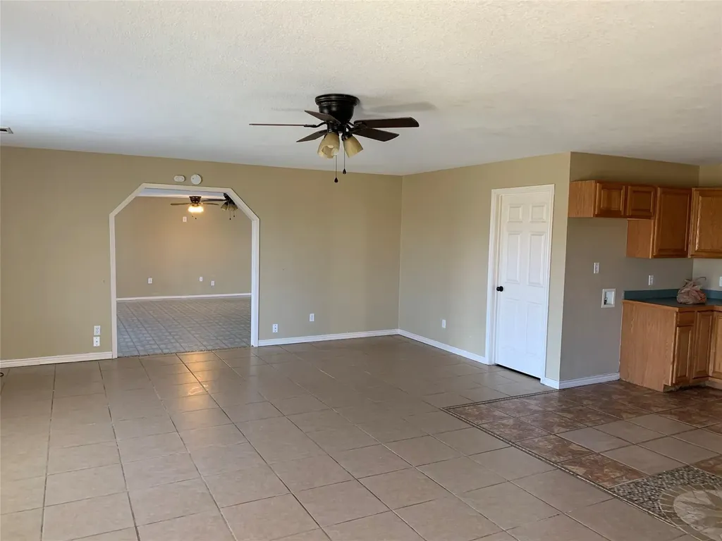 404 S Belknap Street Mexia TX 76667