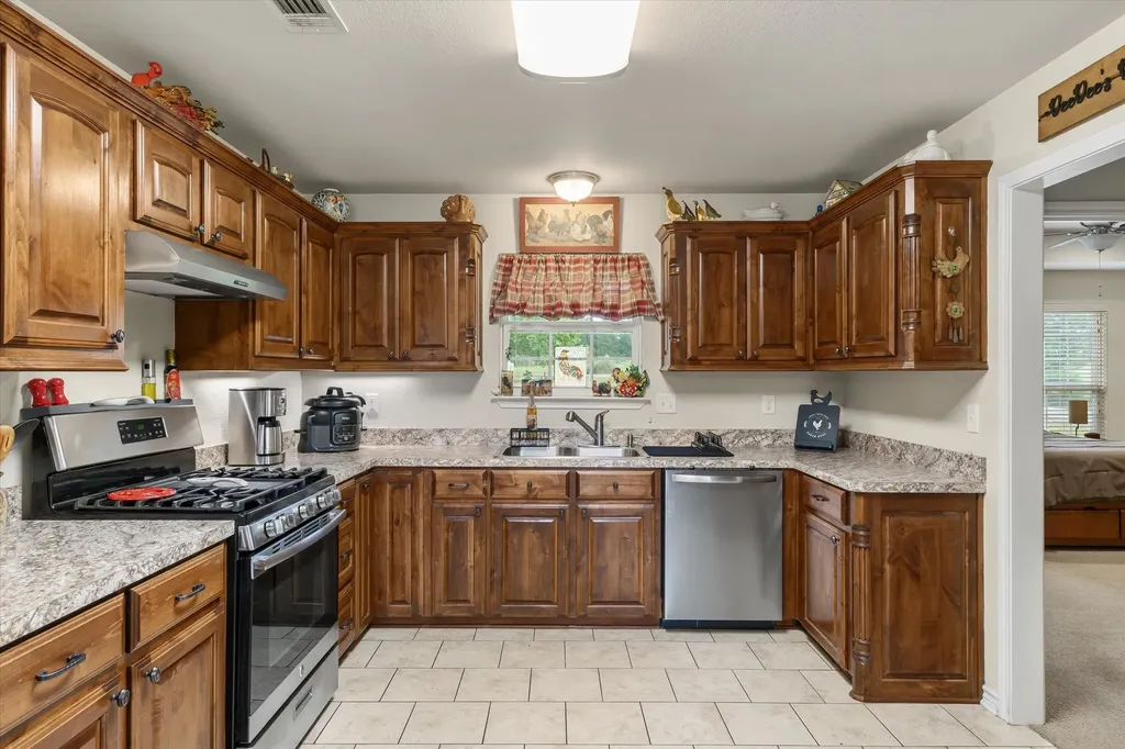16775 State Highway 64 Ben Wheeler TX 75754