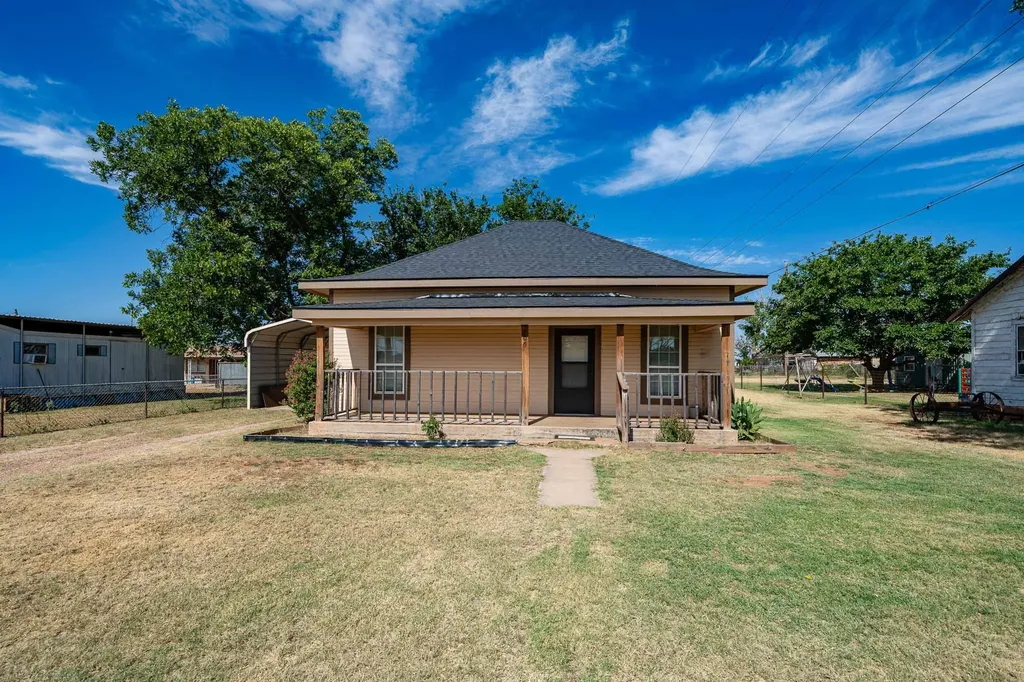 105 N Orange Street Roby TX 79543