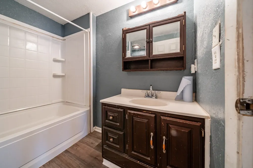 105 N Orange Street Roby TX 79543