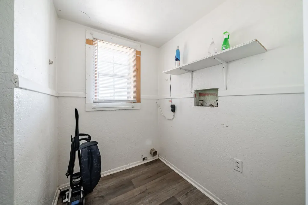 105 N Orange Street Roby TX 79543