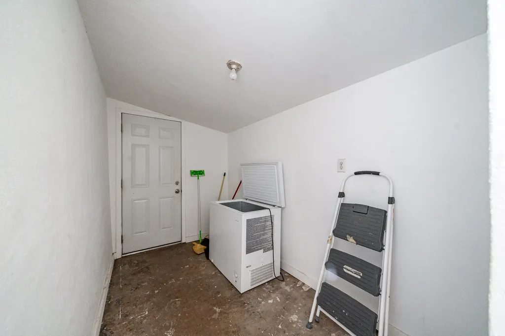 105 N Orange Street Roby TX 79543