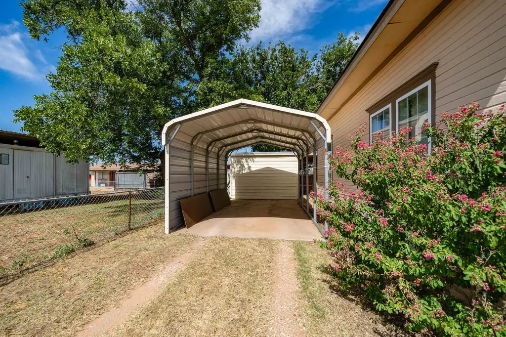 105 N Orange Street Roby TX 79543