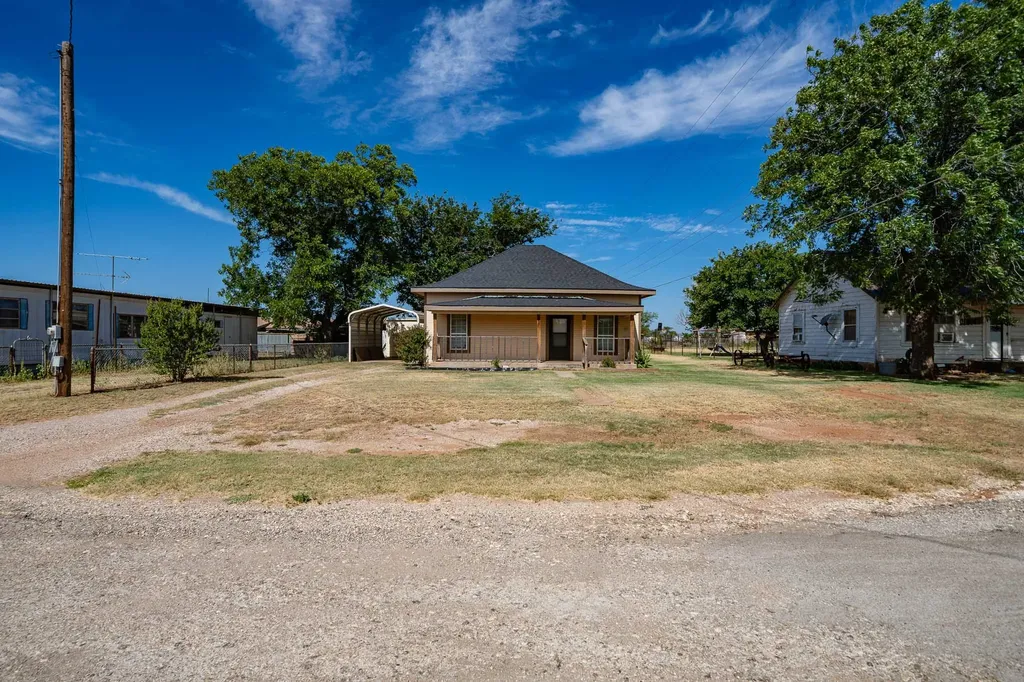 105 N Orange Street Roby TX 79543