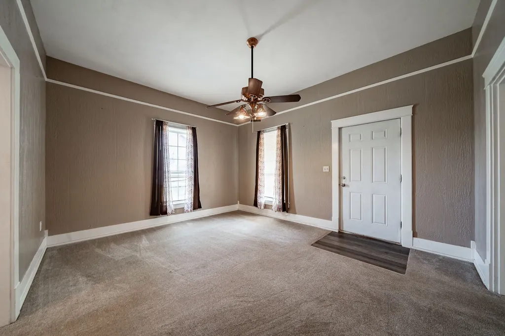 105 N Orange Street Roby TX 79543