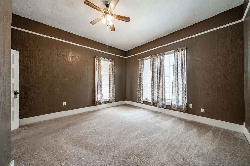 105 N Orange Street Roby TX 79543