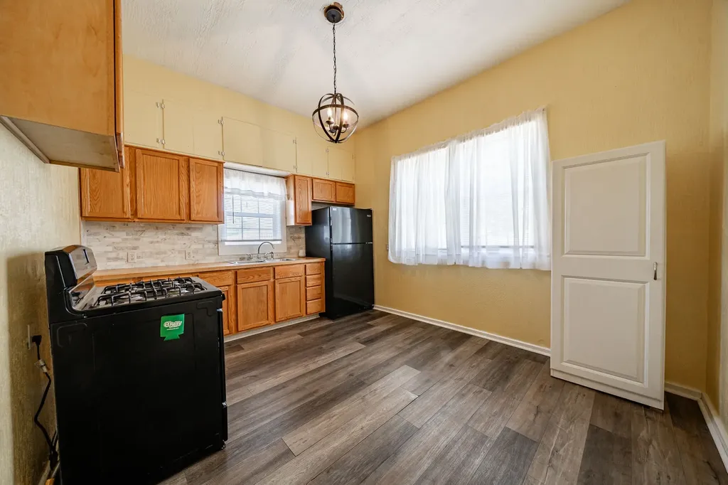105 N Orange Street Roby TX 79543