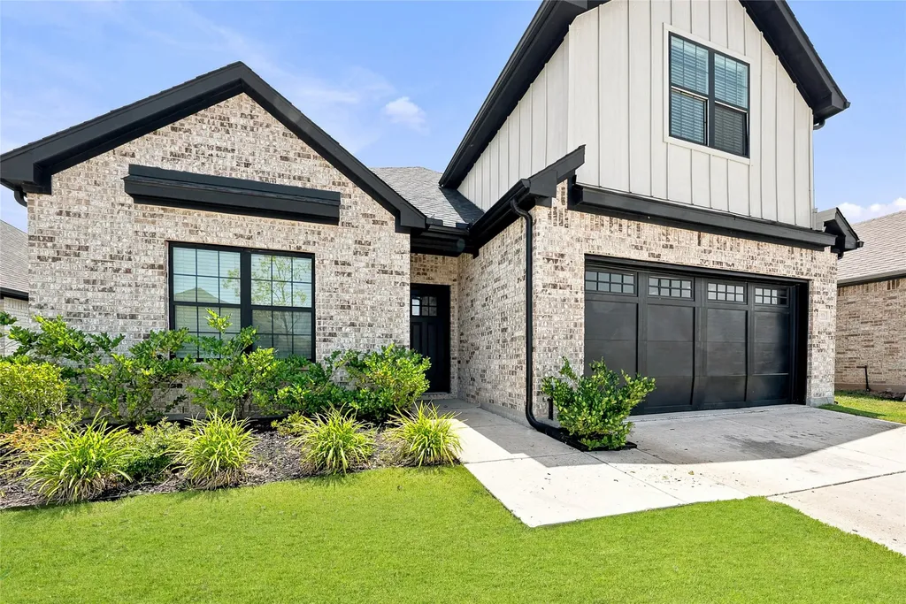 498 Oak Creek Drive Lavon TX 75166