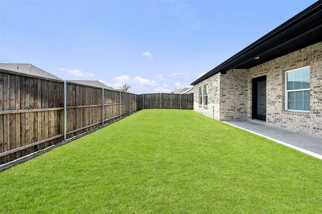 498 Oak Creek Drive Lavon TX 75166