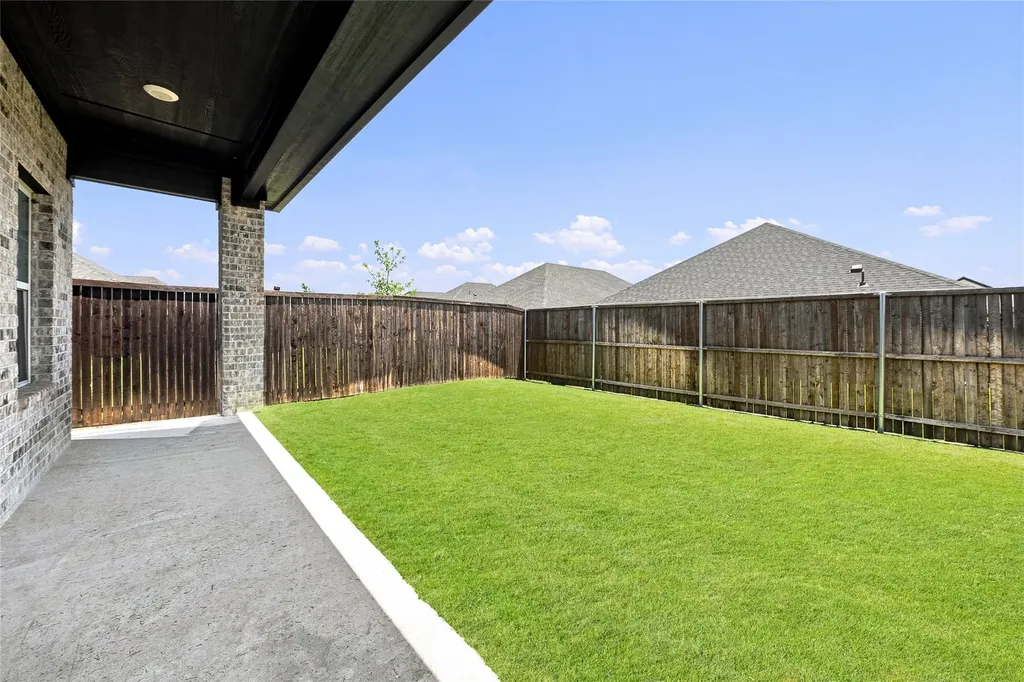 498 Oak Creek Drive Lavon TX 75166