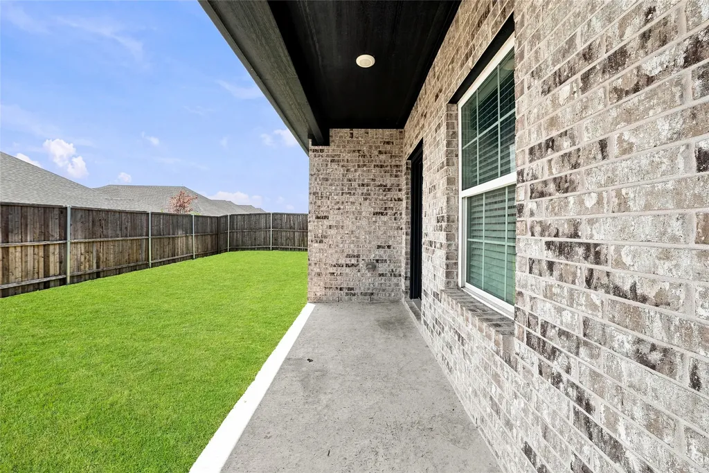 498 Oak Creek Drive Lavon TX 75166