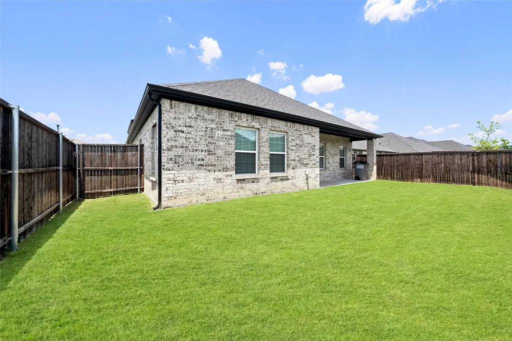 498 Oak Creek Drive Lavon TX 75166