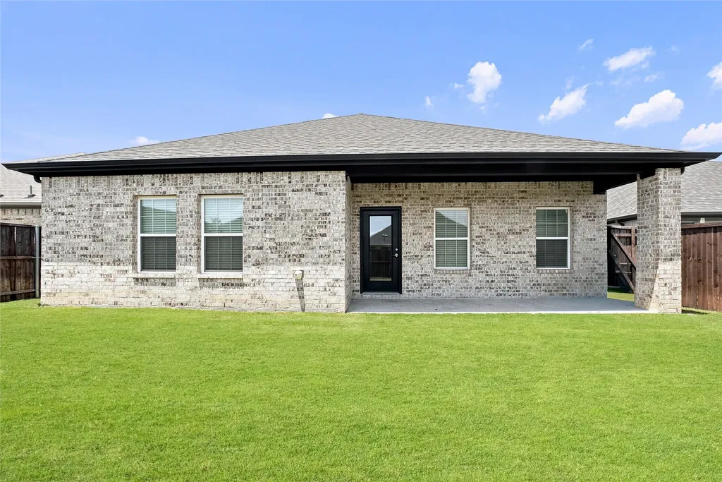 498 Oak Creek Drive Lavon TX 75166