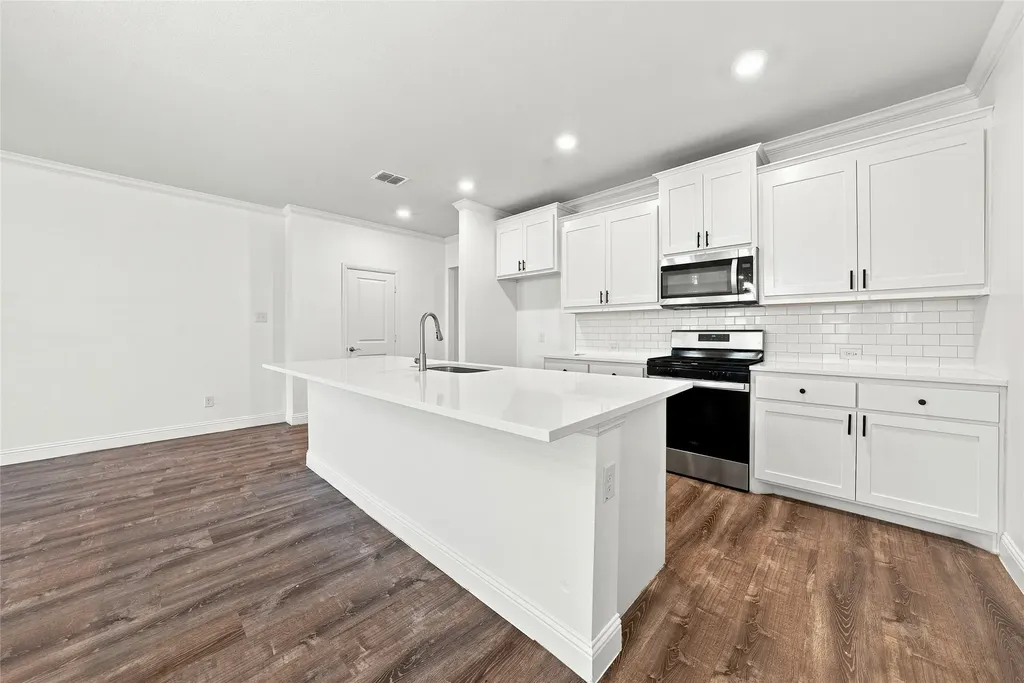 498 Oak Creek Drive Lavon TX 75166