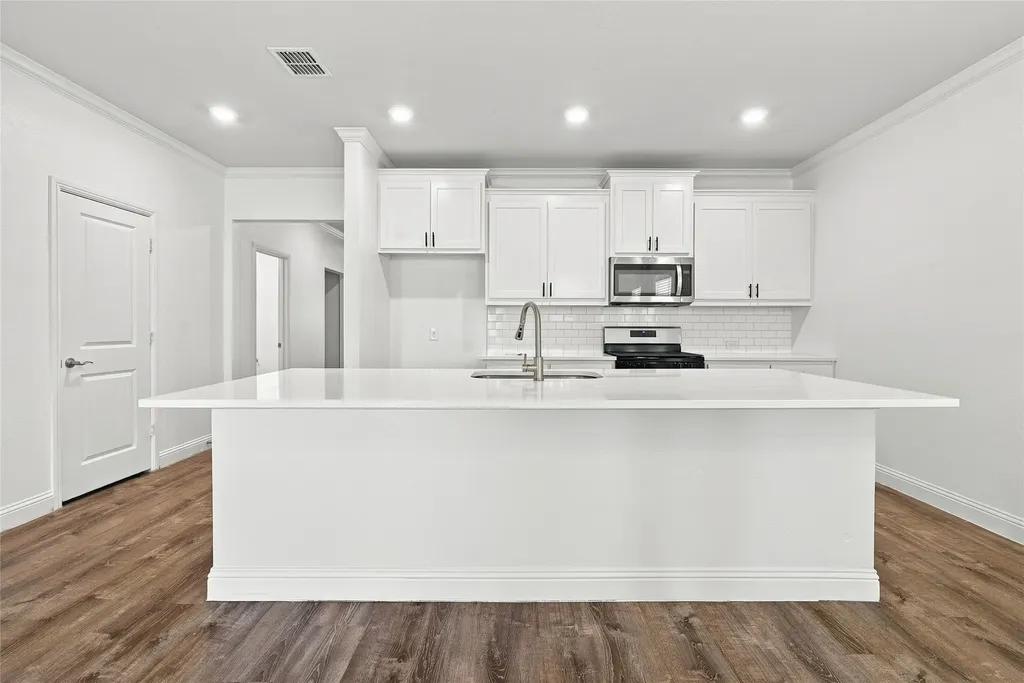 498 Oak Creek Drive Lavon TX 75166