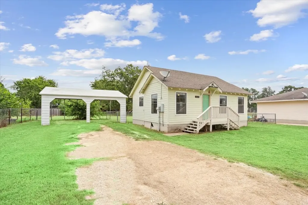 608 Ninth Street Hico TX 76457