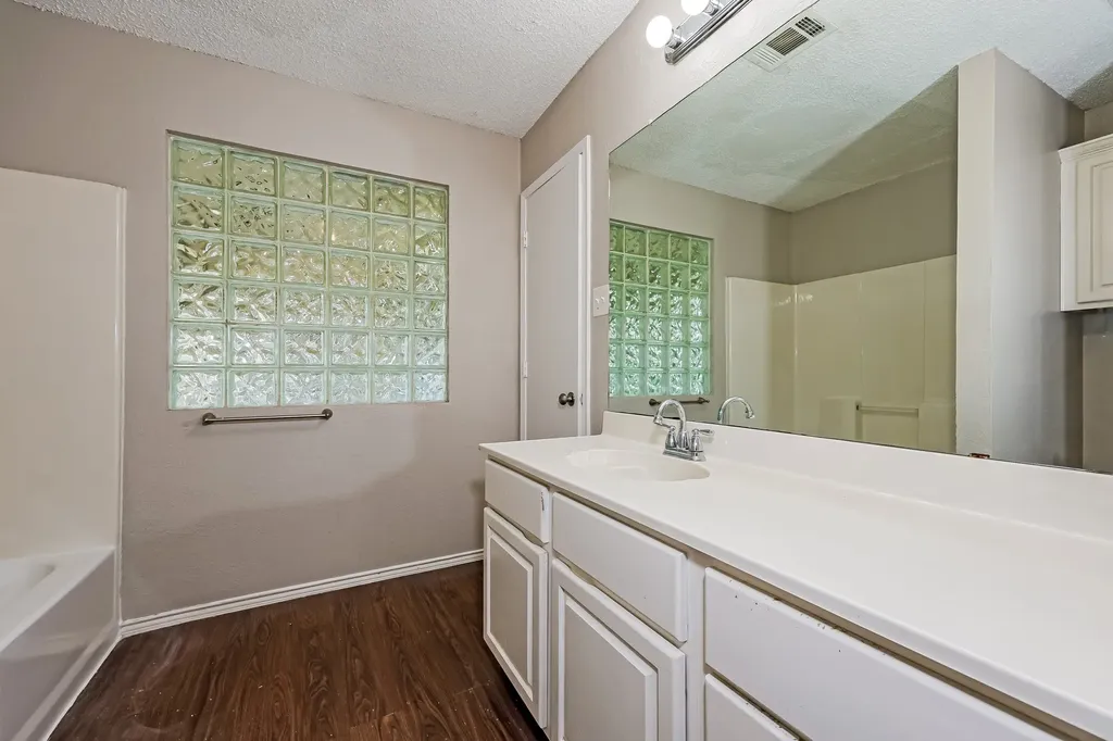 606 Plainview Drive Mansfield TX 76063