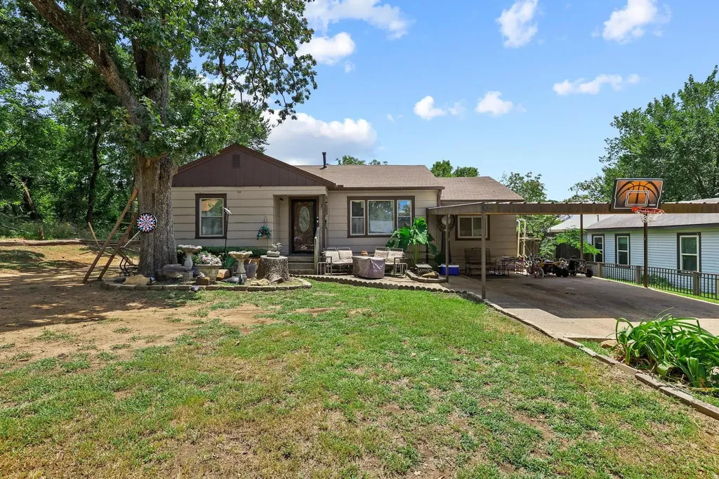 612 E Monterey Street Denison TX 75021