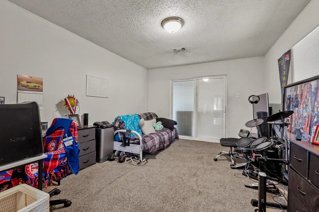612 E Monterey Street Denison TX 75021