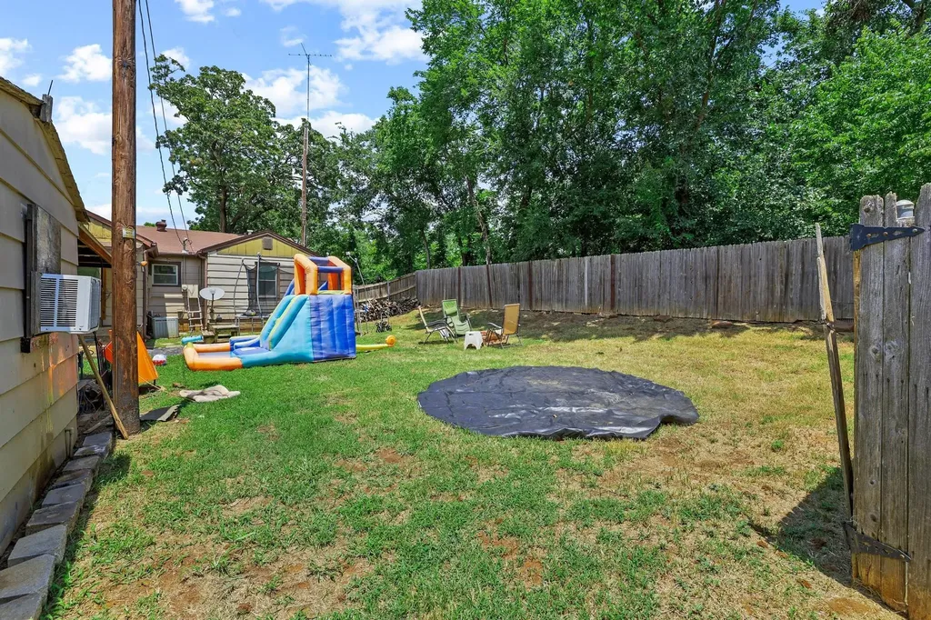 612 E Monterey Street Denison TX 75021