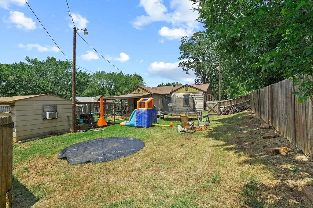 612 E Monterey Street Denison TX 75021
