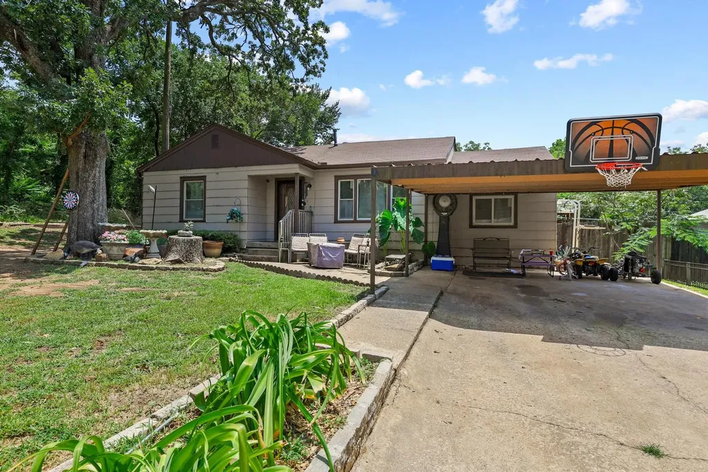 612 E Monterey Street Denison TX 75021