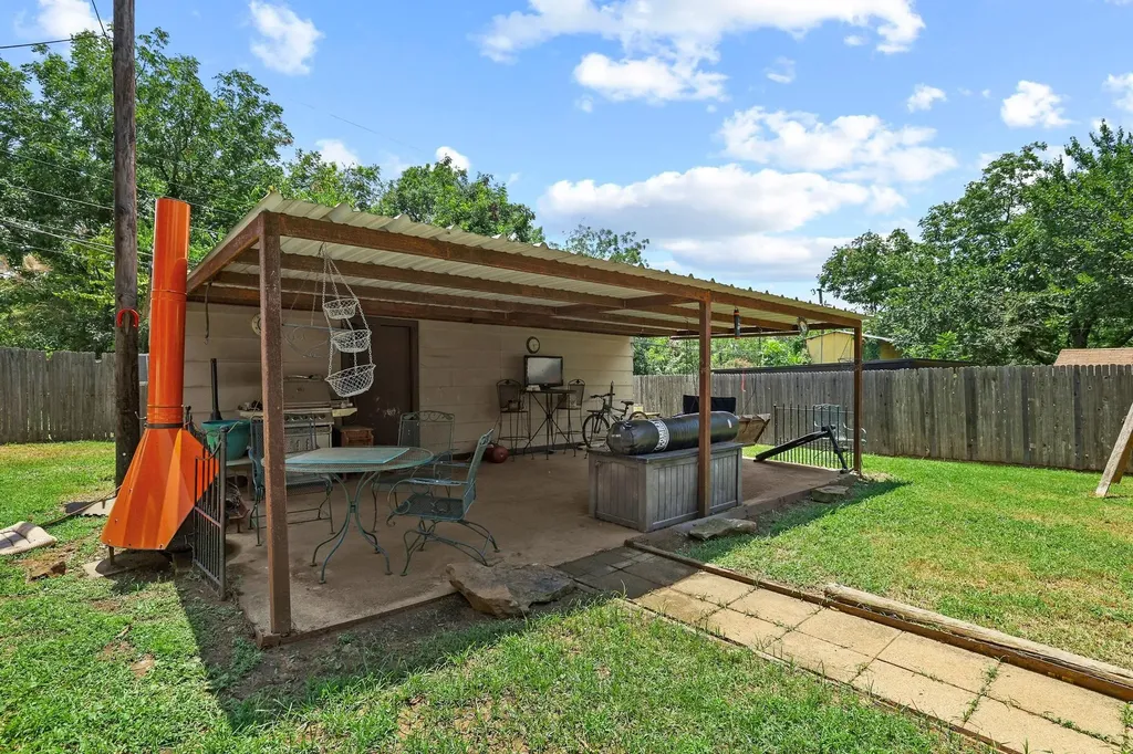 612 E Monterey Street Denison TX 75021
