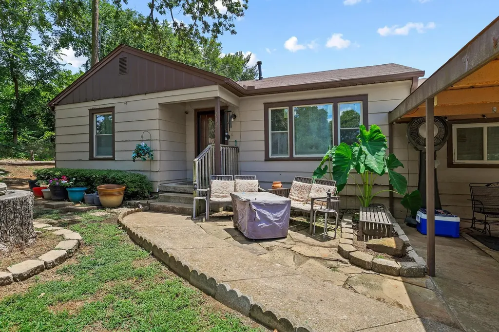 612 E Monterey Street Denison TX 75021