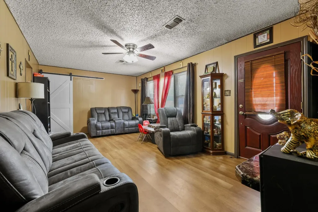 612 E Monterey Street Denison TX 75021