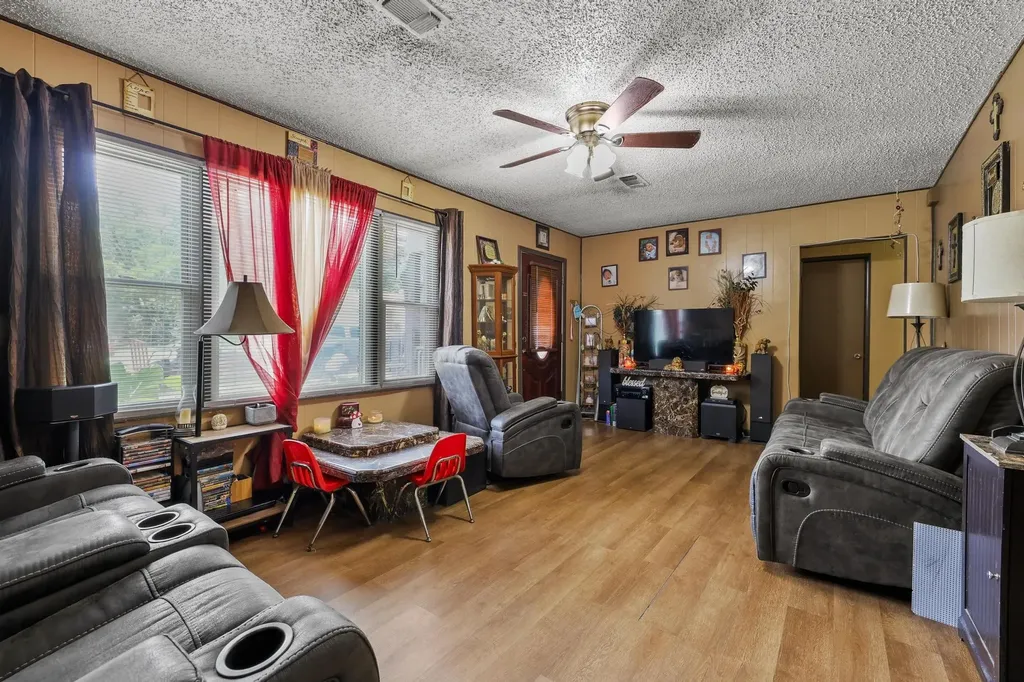 612 E Monterey Street Denison TX 75021