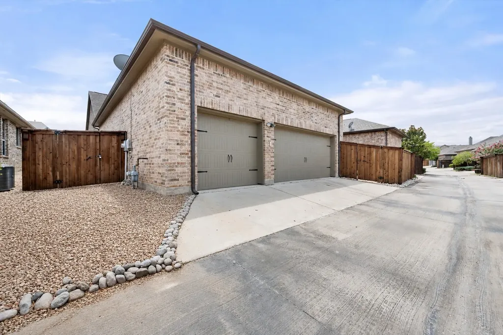 1231 Autumn Mist Way Arlington TX 76005