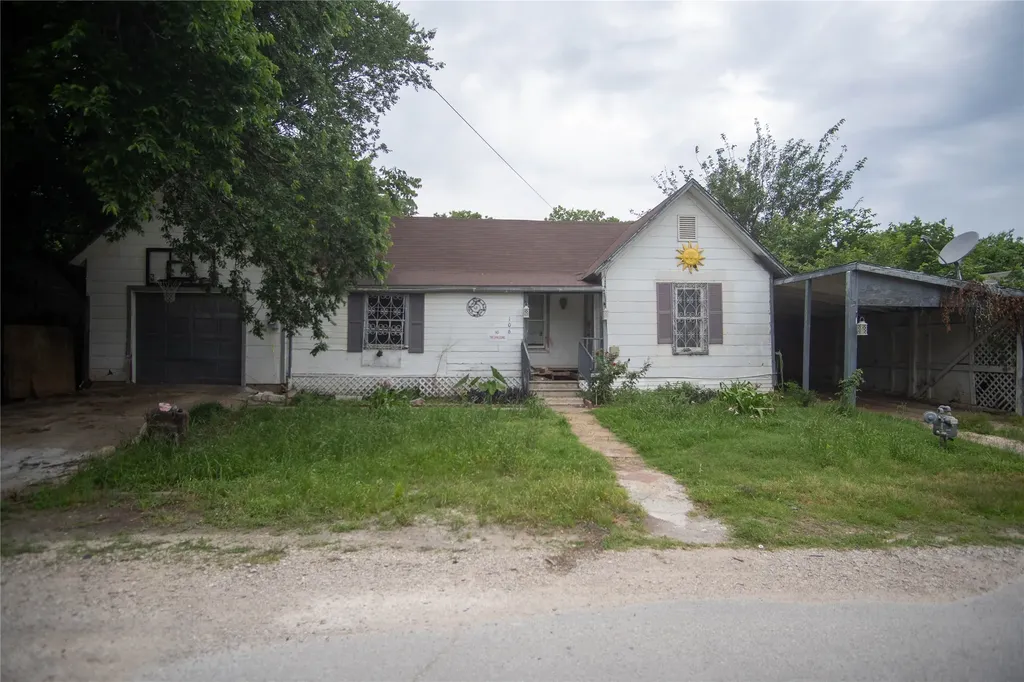 106 S Watson Street Alvarado TX 76009