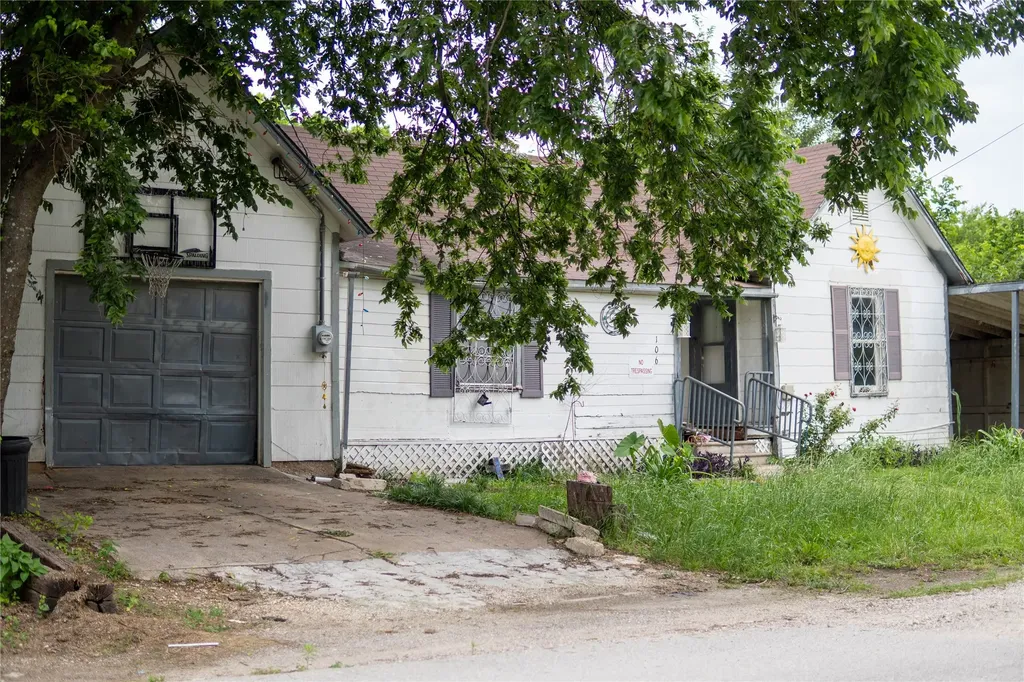 106 S Watson Street Alvarado TX 76009