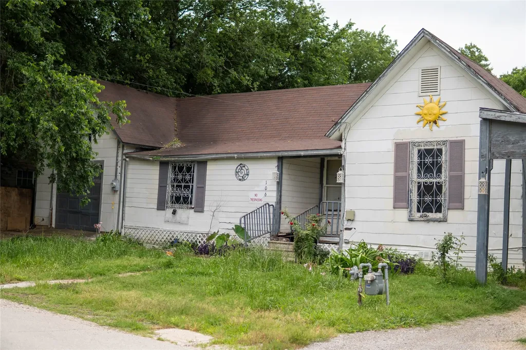 106 S Watson Street Alvarado TX 76009