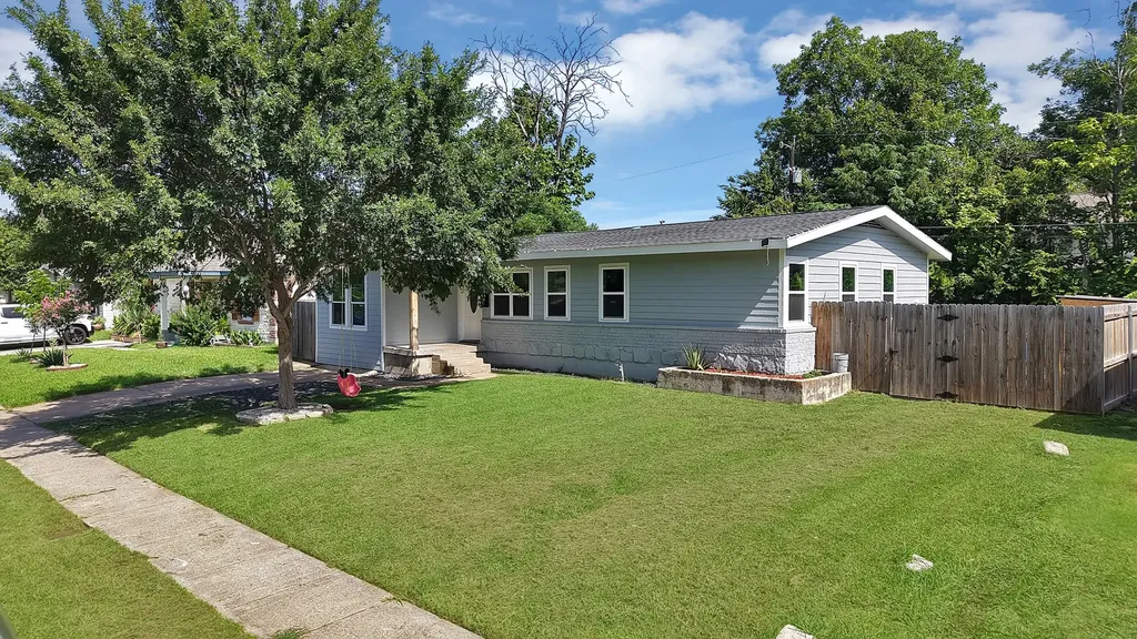 113 E Linda Drive Garland TX 75041