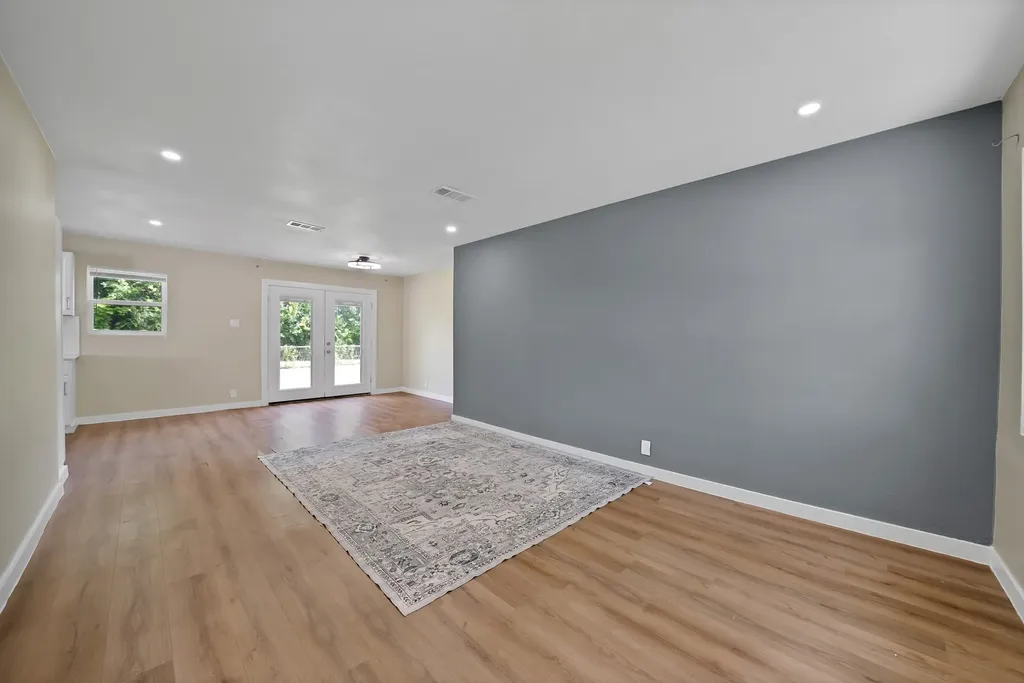 113 E Linda Drive Garland TX 75041
