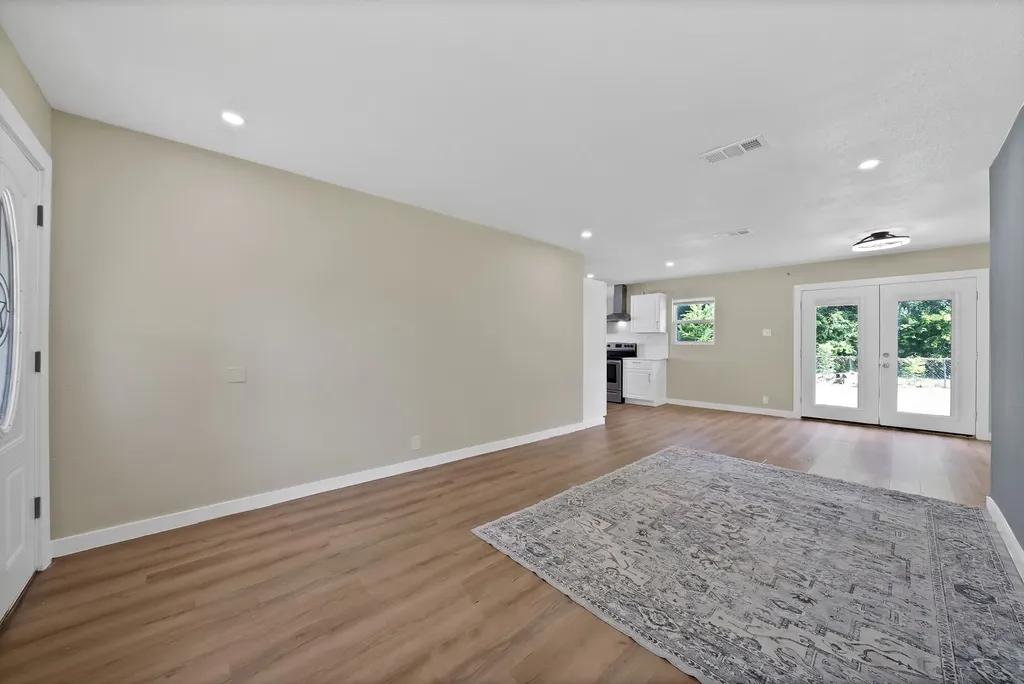 113 E Linda Drive Garland TX 75041