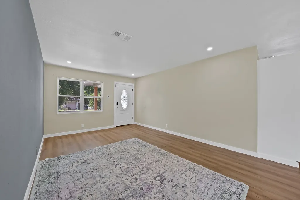 113 E Linda Drive Garland TX 75041