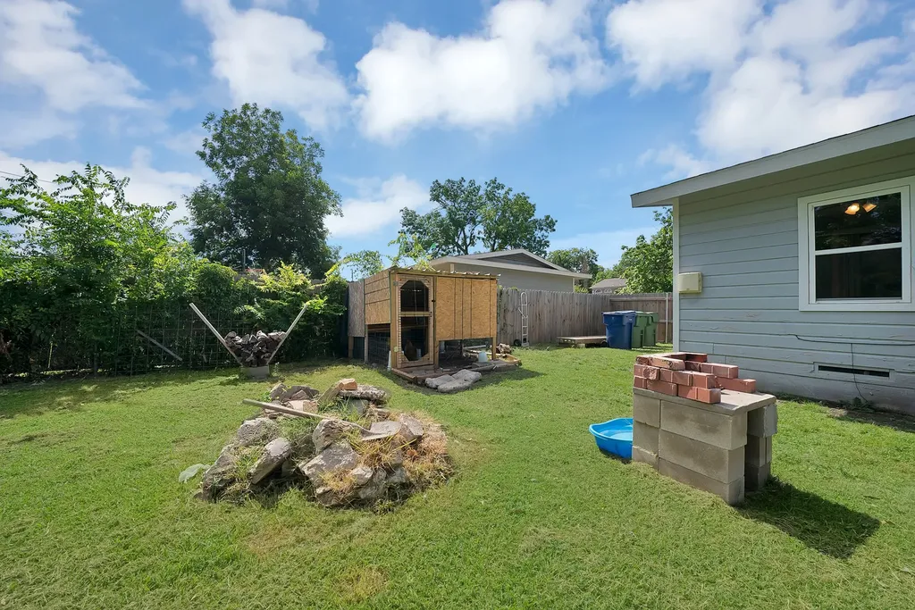 113 E Linda Drive Garland TX 75041
