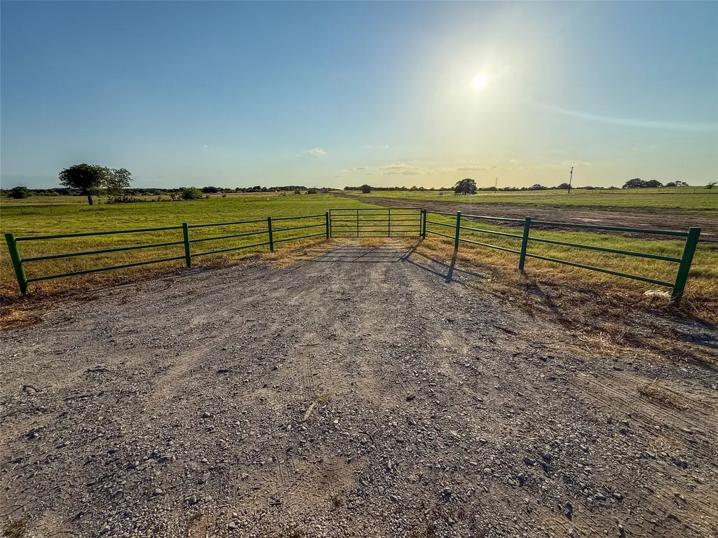 300 County Road 1475 Alvord TX 76225