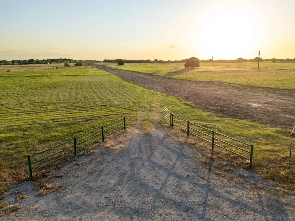 300 County Road 1475 Alvord TX 76225