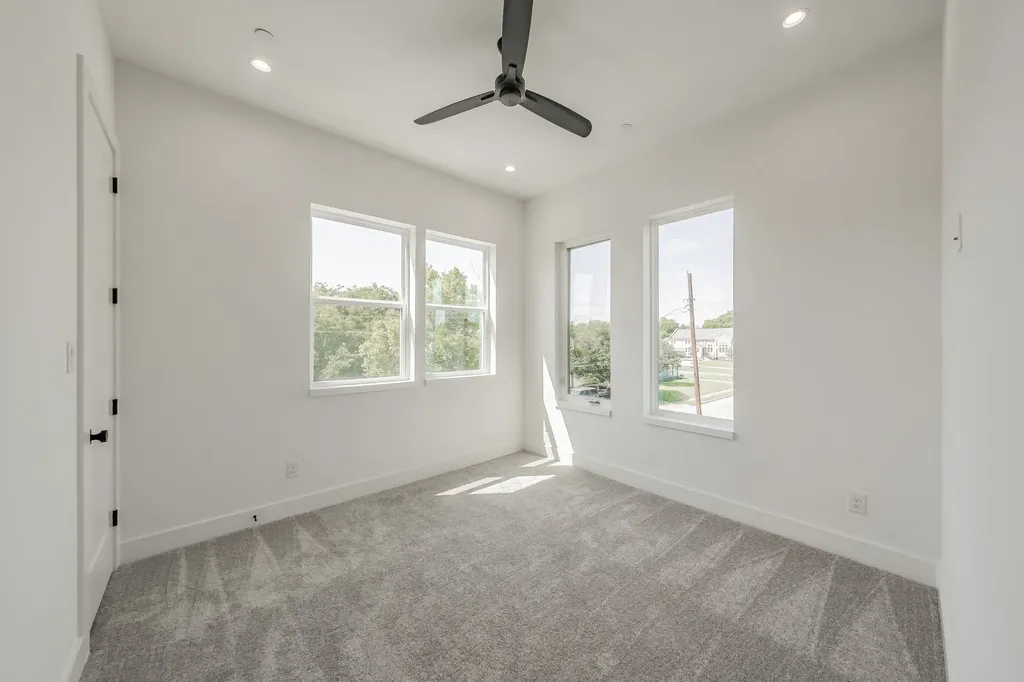 5320 Reiger Avenue Dallas TX 75214